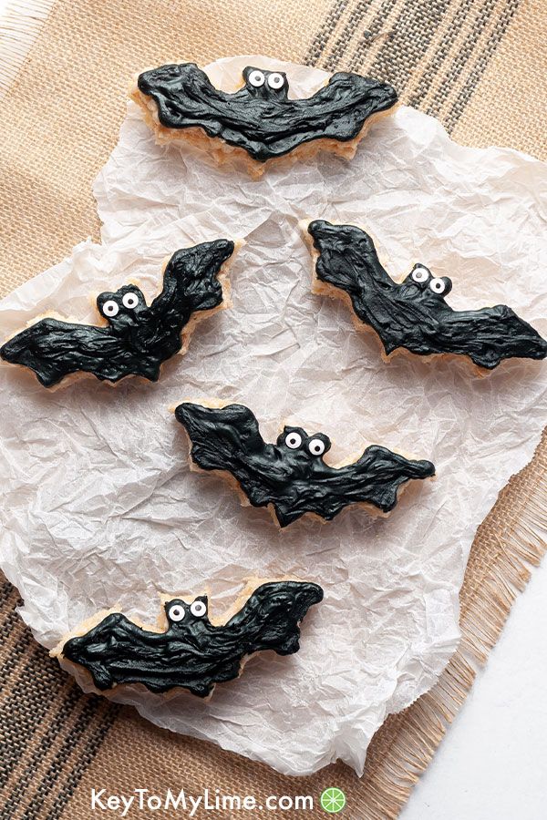 Bat Halloween rice krispie treats.