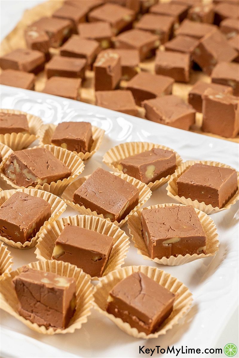 https://cf8480cb.flyingcdn.com/wp-content/uploads/2022/11/Marshmallow-fudge-pieces-in-individual-cups-on-a-tray.jpg?width=800